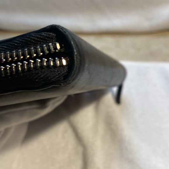 Gucci authentic blk long leather zippy wallet with GG trim - Picture 4 of 7